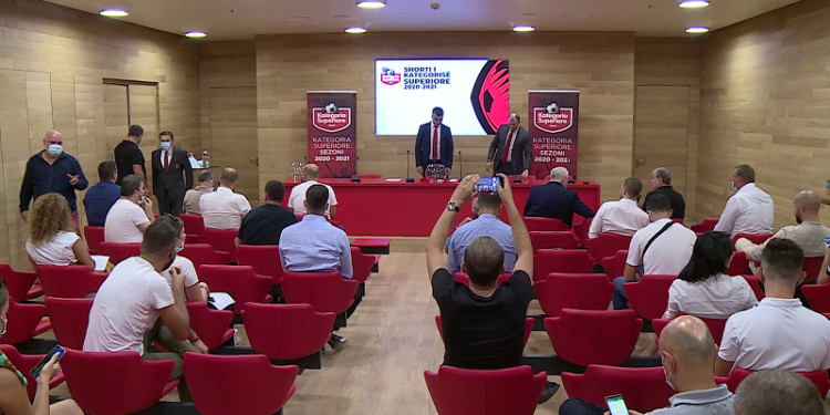 Bashkitë larg futbollit/ Ligji i ri parashikon largimin e tyre si aksionarë të ekipeve