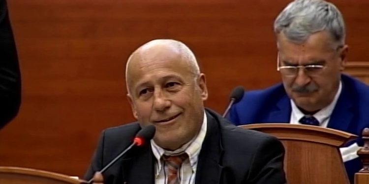 “Kur isha i ri e me kaçurrela fëmrat pinin me mua Whisky”, deputeti i Sarandës tregon si ishte në rininë e tij (FOTO)