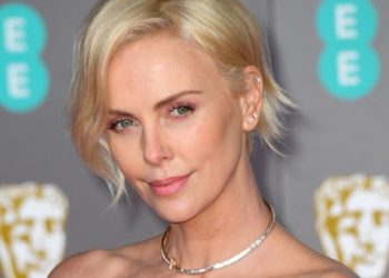 Charlize Theron zbulon sekretin e pamjes së saj