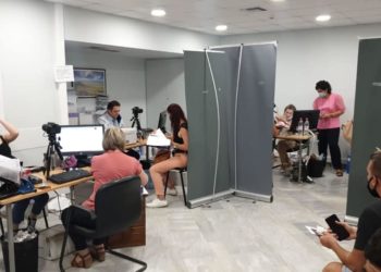 Radhë të gjata për një vulë, Ambasada Shqiptare në Athinë bën premtimin e madh: Duroni deri në 15 tetor, pastaj çdo gjë do të rregullohet