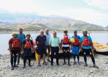 “Sherri” për Vjosën, Meta i përgjigjet Ramës: Arroganca, korrupsioni dhe marrëzia nuk do mundet ta tjetërsojë