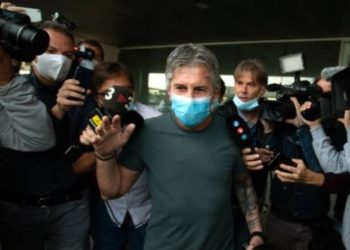 Babai i Messit mbërrin në Barcelonë/ I përgjigjet gazetarëve: Unë…