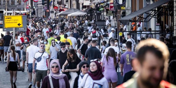 Covid-19/ Si gjithçka shkoi keq (sërish) për Europën