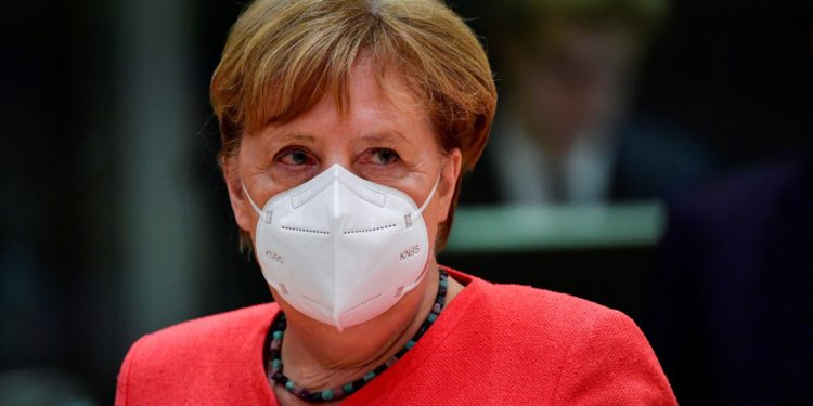 Paralajmëron Angela Merkel: Na presin muaj të vështirë për shkak të pandemisë