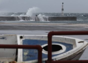 Cikloni i fuqishëm godet Greqinë: Ndërprerje energjie, reshje të mëdha shiu, rënie të pemëve