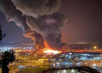 Tronditet një tjetër port, shpërthim dhe zjarr masiv në Ankona të Italisë