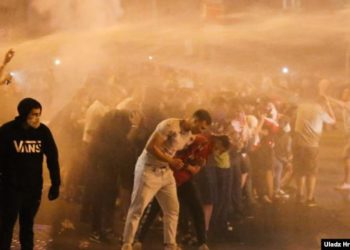 Bjellorusi/ Protesta masive, arrestohen dy fotografë dhe një gazetar