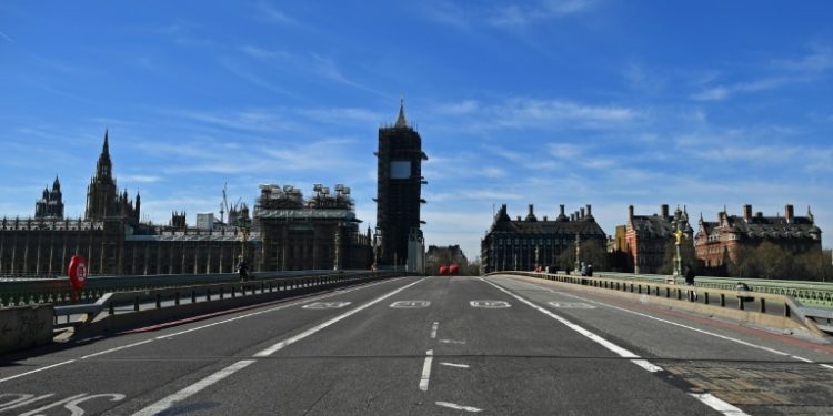 Ministri i Shëndetësisë në Britaninë e Madhe: Nuk përjashtohet një kufizim i lëvizjes