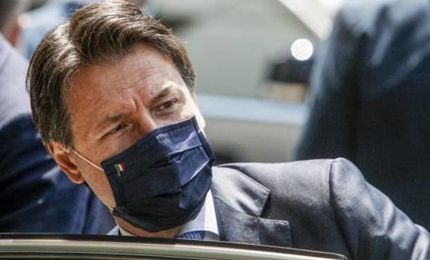 A do të hapen stadiumet në Serie A? Vjen përgjigja e Contes