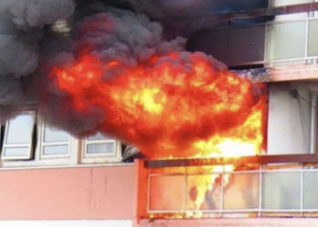 Përfshihet nga zjarri punishtja në Gjirokastër, dyshohet si pasojë e një shkëndije elektrike