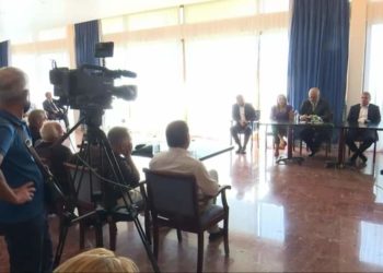 Reagojnë shoqatat e emigrantëve: Rama në Greqi nuk u takua me ne, por me shoferët e kompanisë Top Lines që sjell votuesit falas për zgjedhje