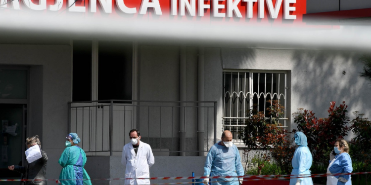 Covid i merr jetën një tjetër mjeku në Shqipëri (Emri)