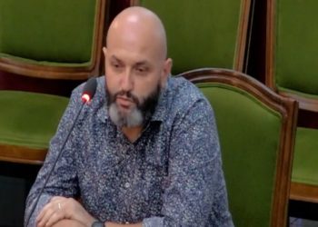 Kandidati për KQZ e thotë troç: Vij për rrogën se do ndihmoj familjen