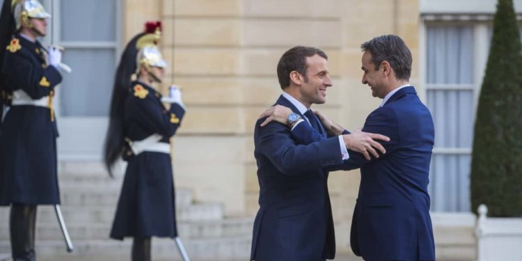 Përplasja me Turqinë, Greqia nis blerjen e armatimit nga Franca. SHBA heq embargon ndaj Qipros greke