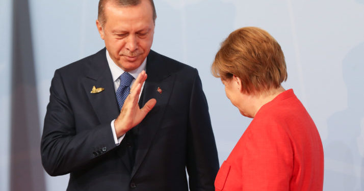 Erdogan i telefonon Merkelit: Mbështetja e disa vendeve për Greqinë, e padrejtë