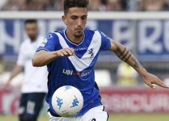 Shkeli rregullat e karantinës, gjobitet dhe denoncohet futbollisti i Shqipërisë