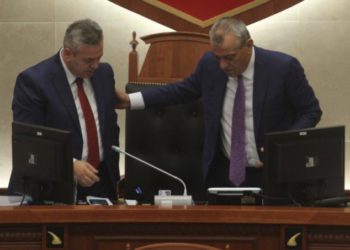 Gramoz Ruçi nxjerr jashtë deputetin ballist, Alimadhi: E di se ç’të bëj apo jo, komunist i ndyrë?