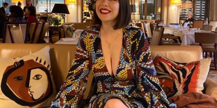 Historia e çuditshme/Vajza nuk lejohet të hyjë në muzeun e Orsay, për shkak të gjoksit të saj