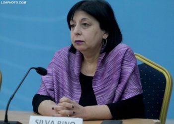 Në prag të nisjes së vitit të ri shkollor/ Silva Bino gjykon që maska t’iu ofrohet falas nxënësve njësoj si personelit shëndetësor, por ky vendim i takon Ministrisë së Arsimit