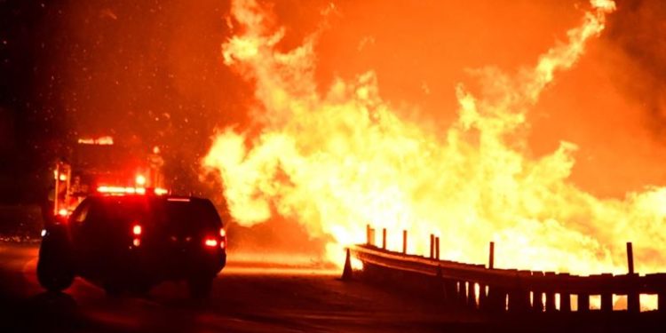 Zjarre apokaliptike në Shtetet e Bashkuara të Amerikës, dhjetëra të zhdukur