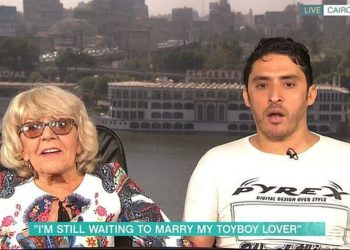 E habitshme/ 35-vjeçari martohet me gruan 45 vite më të madhe: Dashuria nuk njeh moshë… (FOTO)