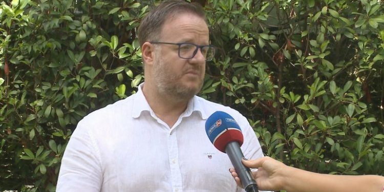 Lajm i mirë për emigrantët në Greqi, ja si do të pajisen me pasaportë për vetëm 15 ditë (VIDEO)