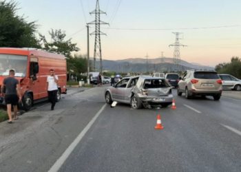 Aksident më Fushë Bulqizë, një furgon përplaset me një “Benz”, tre të plagosur