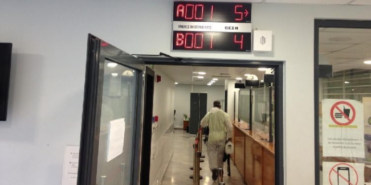 Mbyllja nga Covid, Ambasada shqiptare në Athinë ka një njoftim të rëndësishëm: Shtyhen takimet pa afat