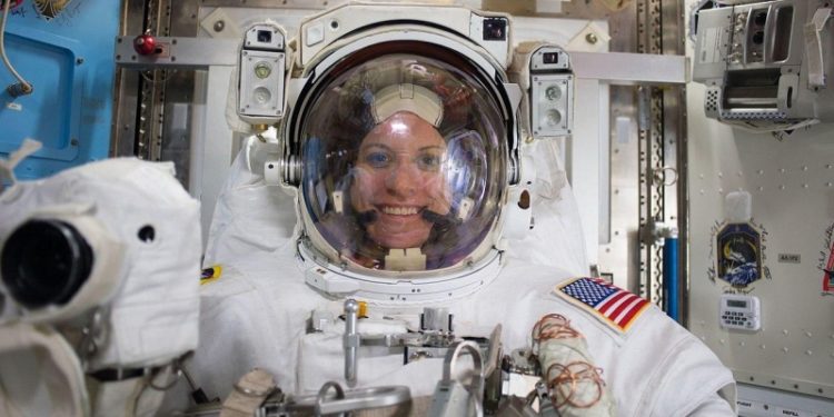 Gruaja që do të votojë nga hapësira