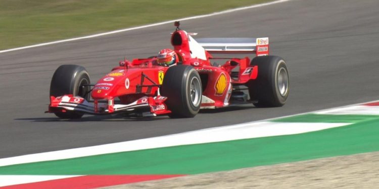 Video, Mick Schumacher piloton makinën e babait që fitoi titullin kampion