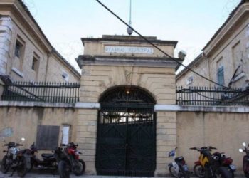 Alarmohet policia greke, grupi shqiptar kërcënon drejtorin e burgut të Korfuzit