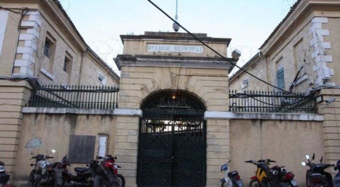 Alarmohet policia greke, grupi shqiptar kërcënon drejtorin e burgut të Korfuzit