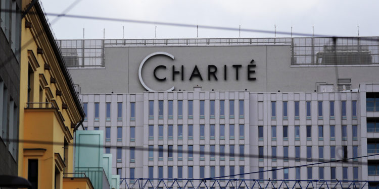 Rikuperohet Navalny, opozitari rus largohet nga spitali “Charite” në Berlin