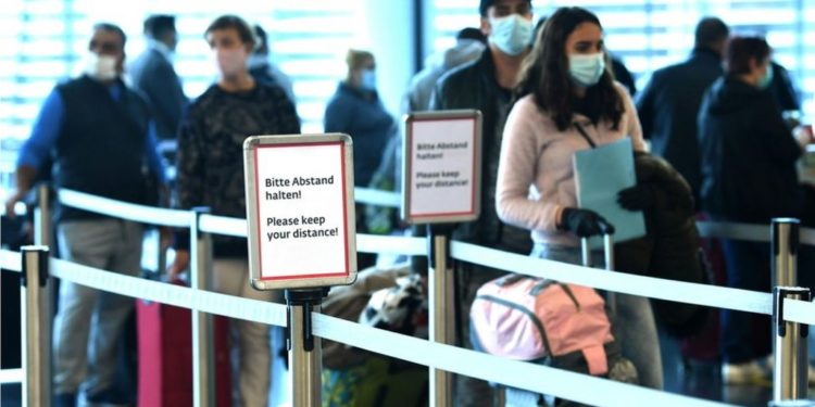 Austria fuqizon masat kundër COVID-19, mbajtja e maskave e detyrueshme