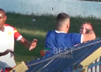 Miqësorja e klubeve shqiptare degradon në grushte, dalin pamjet e turpshme (VIDEO)