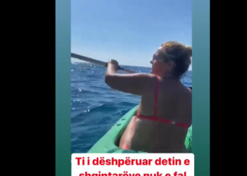Monika Kryemadhi mbi varkë i thërret Ramës: O desperado, deti është i shqiptarëve (VIDEO)