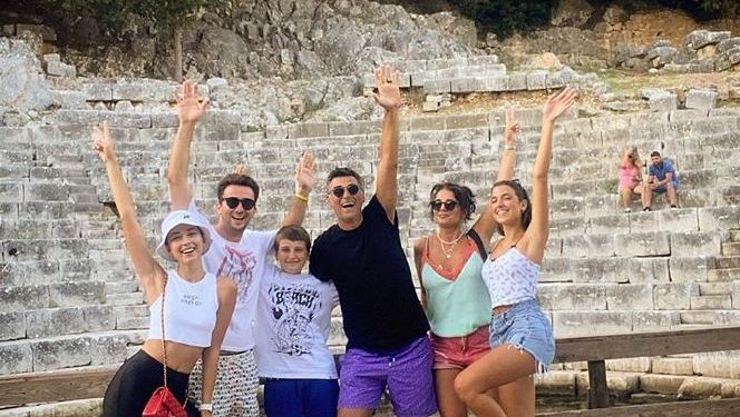 Familja e Dua Lipës pas veriut të Shqipërisë, zgjedh të “ankorohet” në jug (FOTO)