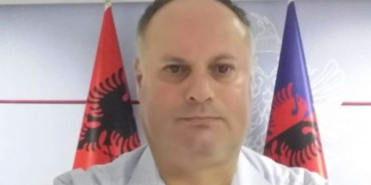 Punonjësi i policisë ndërron jetë nga Covid, para disa ditësh virusi i mori dhe babain