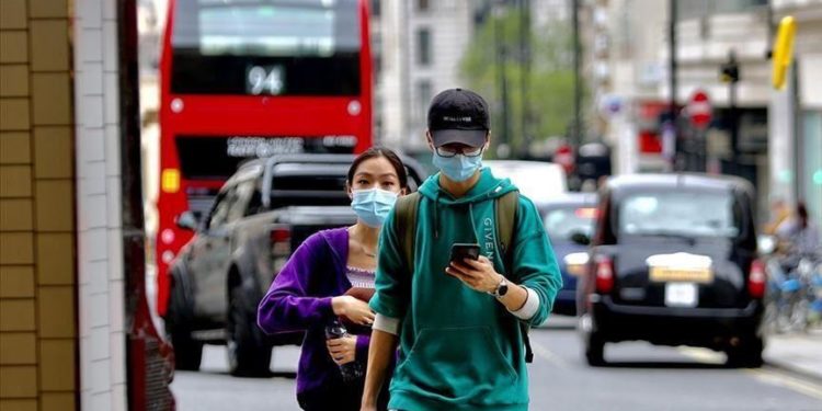 “Një mbyllje e dytë do të na rrënonte”, kryeministri Johnson injoron këshillën e shkencëtarëve