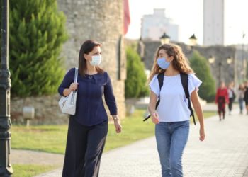 Përpara nisjes së detyrës së re si Ministre e Arsimit, Evis Kushi shoqëron shoqen e saj të ngushtë për në shkollë