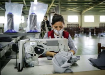 15 raste të reja me Covid në Gjirokastër, mbyllet fasoneria