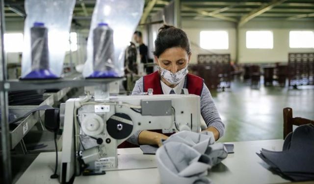 15 raste të reja me Covid në Gjirokastër, mbyllet fasoneria