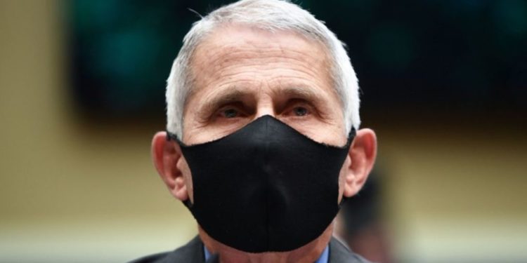 Mjeku amerikan: Ruani qetësinë, normaliteti rikthehet në fund të vitit 2021