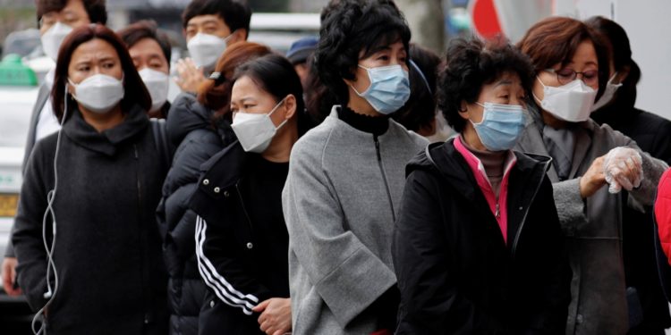 Studimi/ Maska e fytyrës të mbron 77% nga infektimi me COVID-19