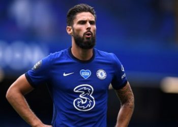 Giroud “i befasuar” me lajmet se ai do të kalojë në Juventus