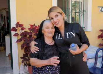 Gazetarja e TCH që “trazoi” Dervicianin rikthehet ndryshe në minoritet, shihni çfarë ndodhi në Finiq (VIDEO)