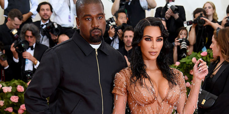 Kim K hedh poshtë aludimet për ndarje, kalon mbrëmjen me Kanye West (FOTO)