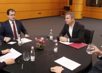 Të hënën rikthehet tryeza e negociatorëve politik për reformën zgjedhore, PS fton PD dhe LSI për arritjen e konsensusit