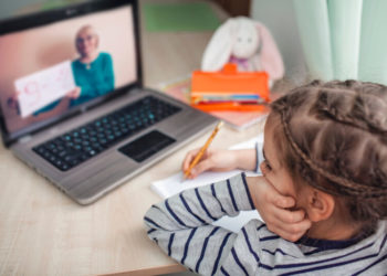 Pandemia Covid-19 thellon hendekun e mundësive të arsimit mes të pasurve dhe të varfërve