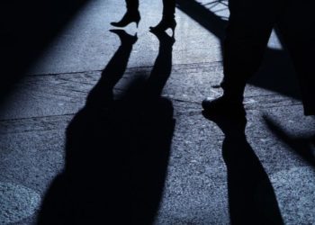 Çudira shqiptare/ Gruaja përndiqej nga bashkëshorti i dashnores së të shoqit: Më ka vënë ultimatum! Do prova brenda 24 orëve…